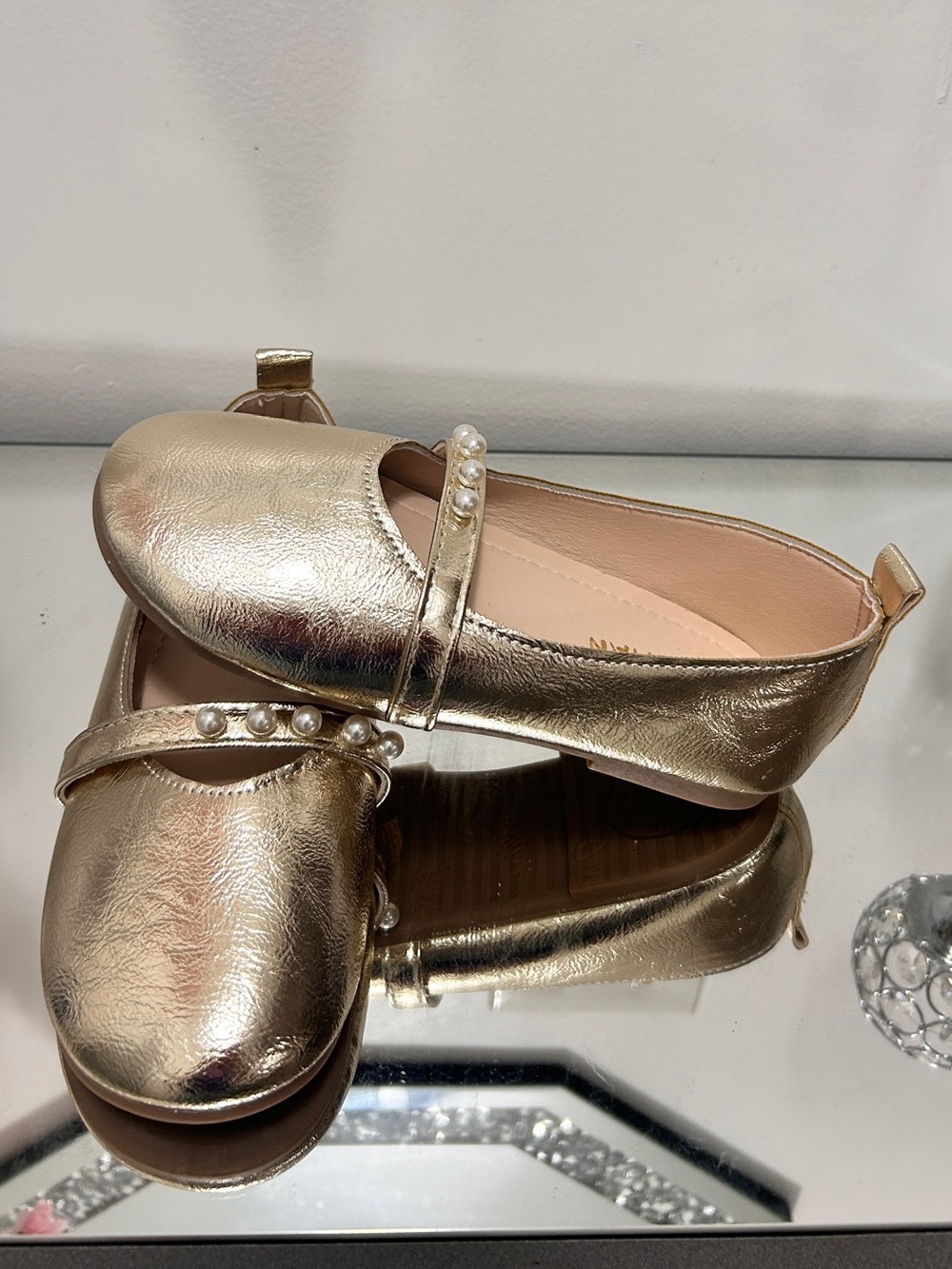 Girls Gold Pearl Mary Jane Flats EU 35 US 4 Dress Shoes - Picture 2 of 7